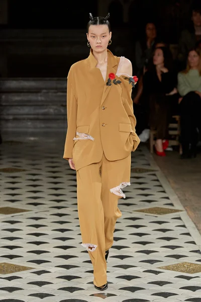 Look 4